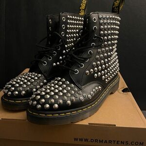 #1 DOC DR MARTENS BLACK LEATHER CHROME SPIKE STUDDED BOOTS SIZE 9US RARE UNISEX
